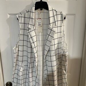 Women’s white with black strips size 2X Melloday top